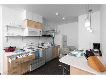 Studio/1 Bath 2