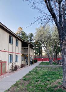 Apple Tree Apartments Image 2
