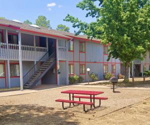 Apple Tree Apartments Image 2
