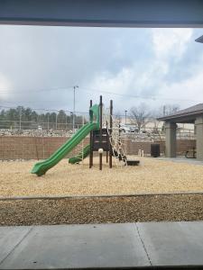Creekview Village Apartments Image 4