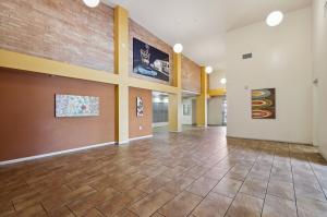 Lofts@10 Apartments Image 4