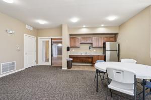 Lofts@10 Apartments Image 6
