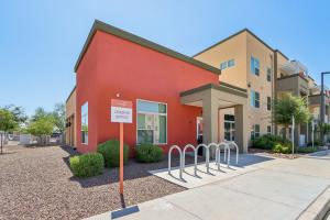 Lynne Village Apartments Image 23