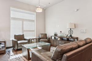Lynne Village Apartments Image 3