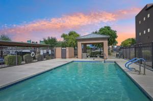 Washington Pointe Apartments Image 1
