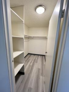 One Bedroom/1 Bath and a Den 2