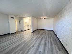 One Bedroom/1 Bath and a Den 5