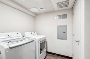 2 Bedroom 1 Bathroom 17