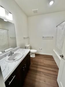 2 Bedroom 2 Bath 8
