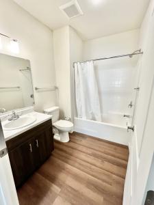 2 Bedroom 2 Bath 9